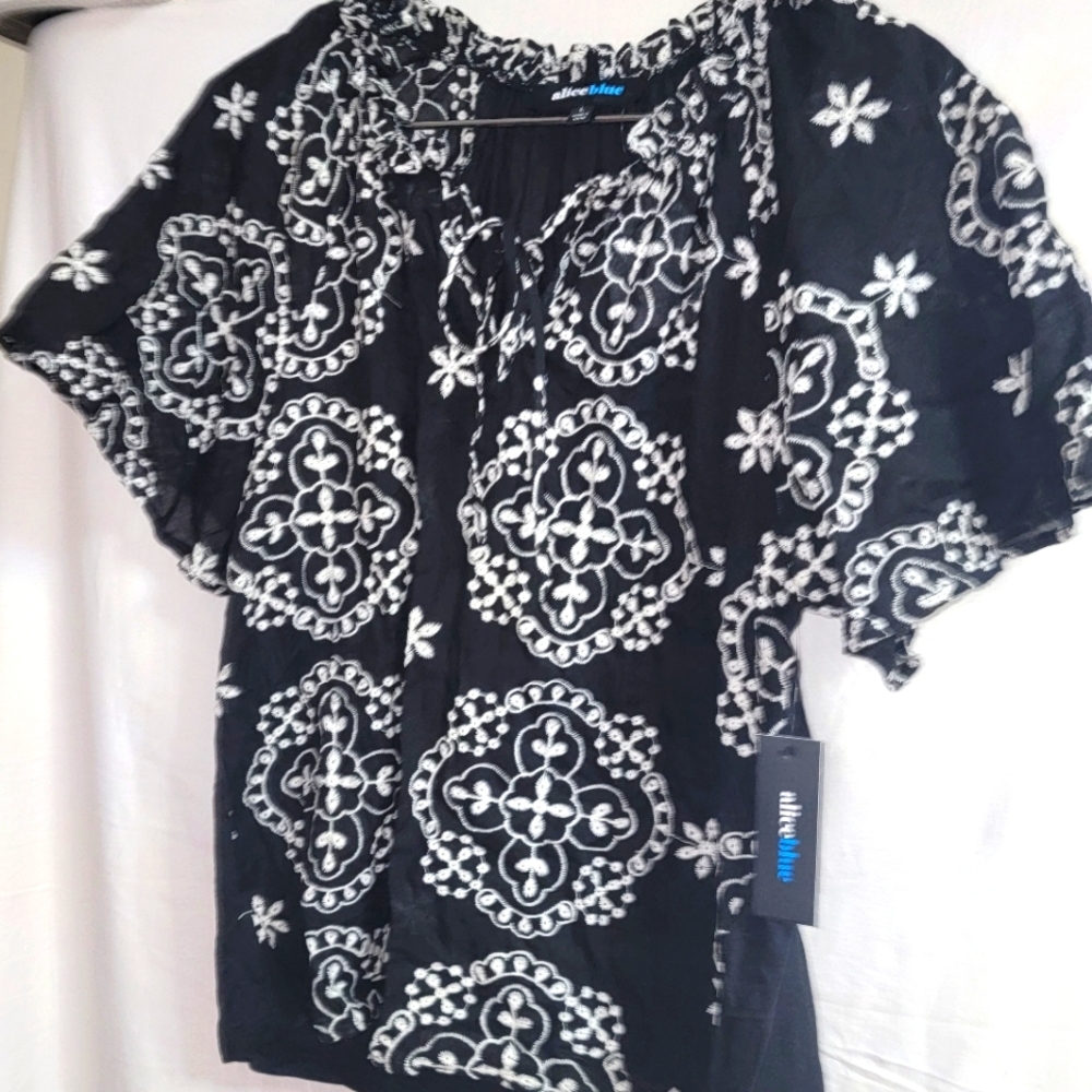 Aliceblue. Blause color black and white size L